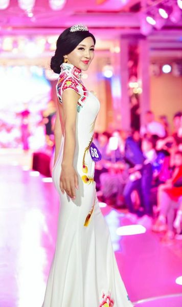 王艺霏获"第二届《全球旗袍女王争霸赛》全球总决赛" 名媛组冠军