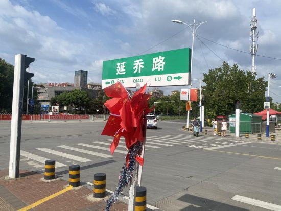 爸爸妈妈说,陈独秀和他的两个孩子都是安徽人,所以,为了纪念延年,乔年