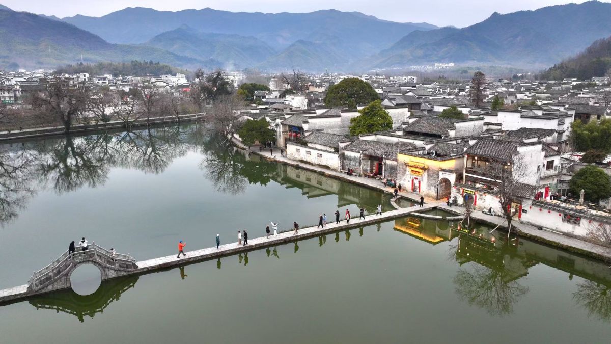 黟县宏村 中新社记者 韩苏原 摄 黟县宏村 中新社记者 韩苏原 摄