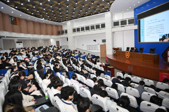 安徽名人大讲堂在安师大开讲。赵强 摄 安徽名人大讲堂在安师大开讲。赵强 摄