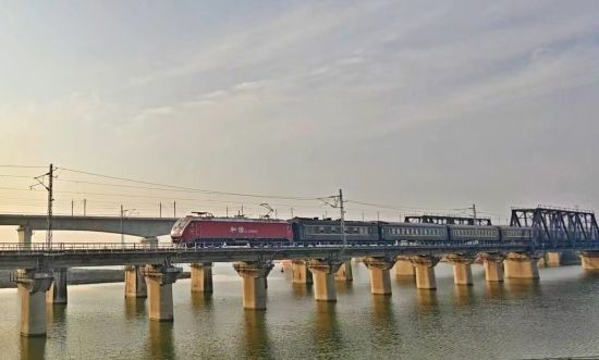 һ���ÿ��г���������������ǰ����վ������վ