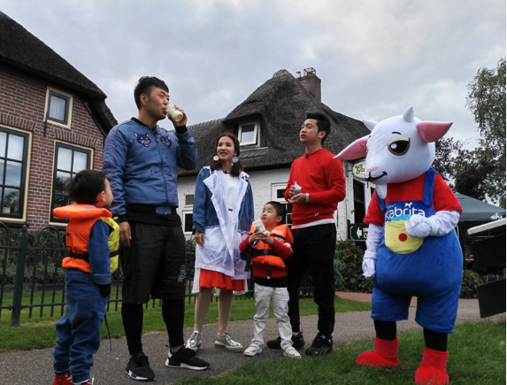 杜海涛探秘荷兰佳贝艾特羊奶粉,荧屏首秀奶爸