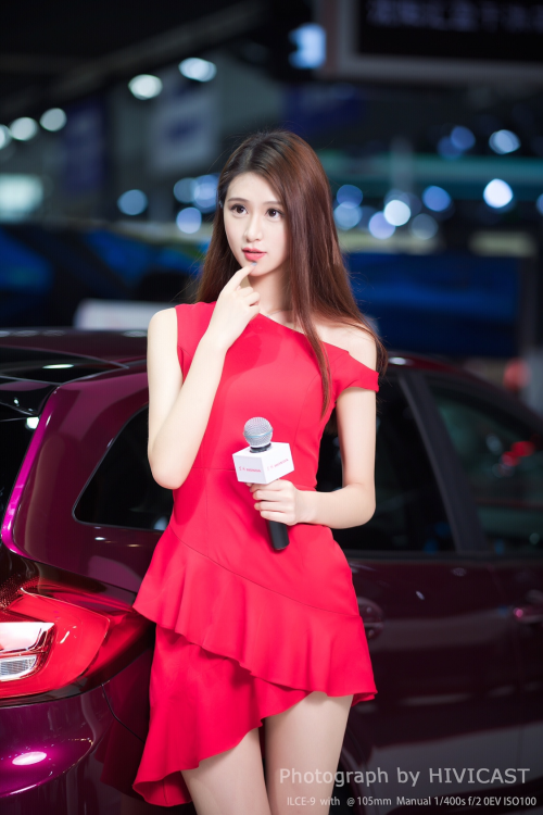 白舒—上海车展惊现模特身材天使面孔"最美主持人"