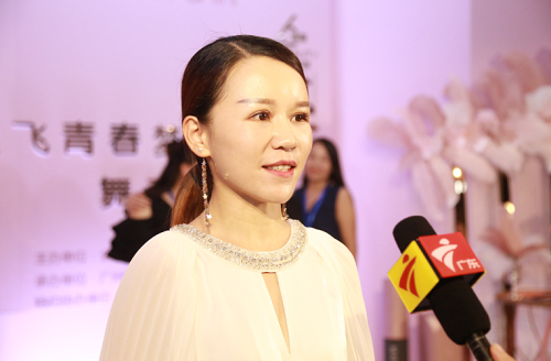 郑州梦涵国际美妆学校荣获全国美业十佳名校荣誉称号