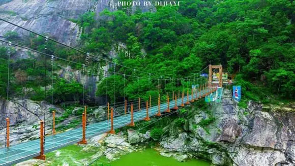 沿线景点:悠然蓝溪文化旅游度假区→15km→九仙尊霍山石斛文博园(迎宾