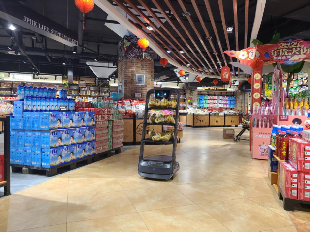 普渡配送机器人上岗兰州精品超市,适用于各种室内场景!