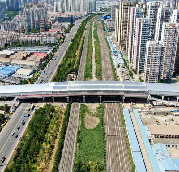 天津市滨海新区第二大街跨津山铁路立交桥工程顺利开通