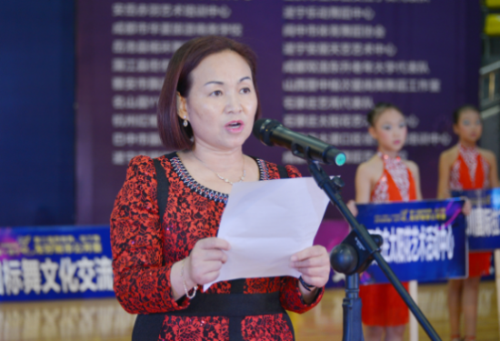 遂宁市国标舞文化交流协会会长刘小凤致辞