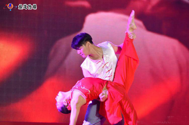 中国舞蹈家夏冰舞蹈艺术中的红色元素