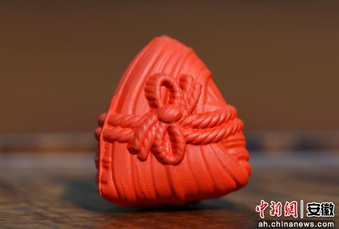 歙县推出朱砂“墨粽”迎端午_中国新闻网安徽
